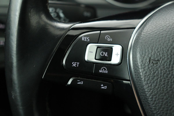 Volkswagen Golf 1.0 TSI Comfortline | Trekhaak | Stoelverwarming | Massage | Climate control | PDC | Cruise control
