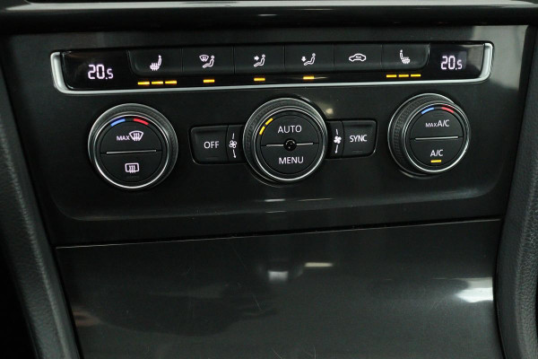 Volkswagen Golf 1.0 TSI Comfortline | Trekhaak | Stoelverwarming | Massage | Climate control | PDC | Cruise control