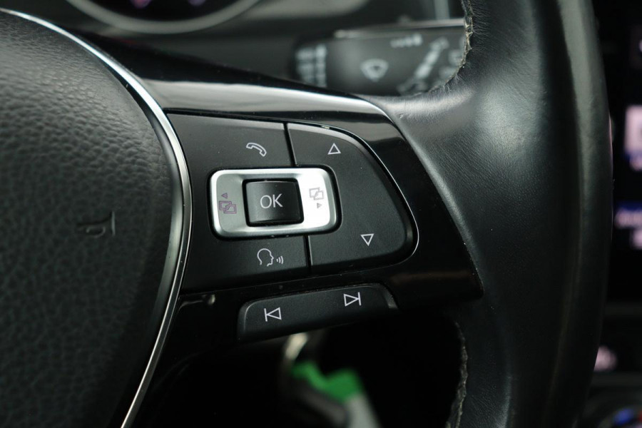 Volkswagen Golf 1.0 TSI Comfortline | Trekhaak | Stoelverwarming | Massage | Climate control | PDC | Cruise control