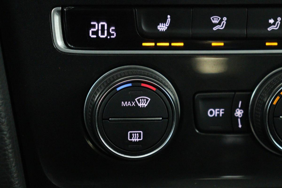 Volkswagen Golf 1.0 TSI Comfortline | Trekhaak | Stoelverwarming | Massage | Climate control | PDC | Cruise control