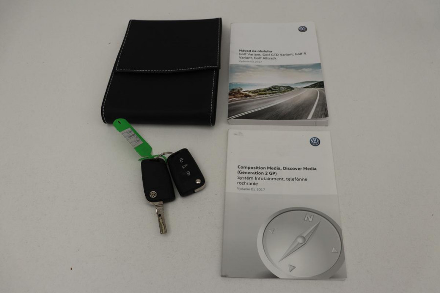 Volkswagen Golf 1.0 TSI Comfortline | Trekhaak | Stoelverwarming | Massage | Climate control | PDC | Cruise control