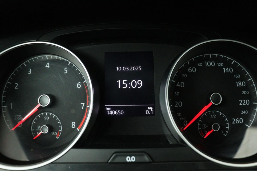 Volkswagen Golf 1.0 TSI Comfortline | Trekhaak | Stoelverwarming | Massage | Climate control | PDC | Cruise control