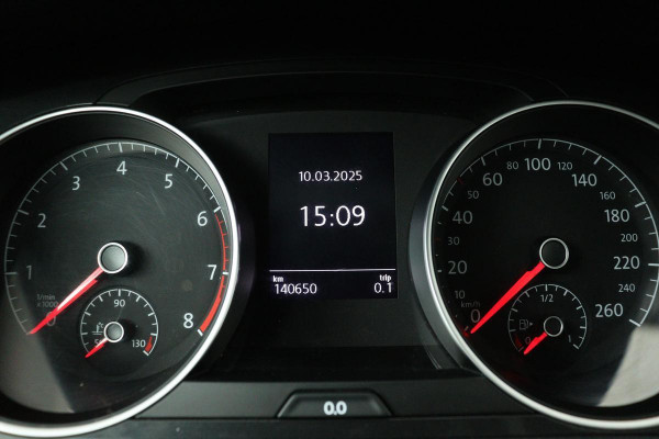 Volkswagen Golf 1.0 TSI Comfortline | Trekhaak | Stoelverwarming | Massage | Climate control | PDC | Cruise control