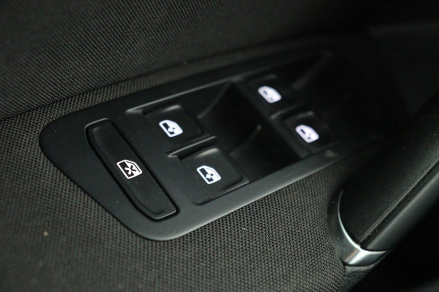 Volkswagen Golf 1.0 TSI Comfortline | Trekhaak | Stoelverwarming | Massage | Climate control | PDC | Cruise control
