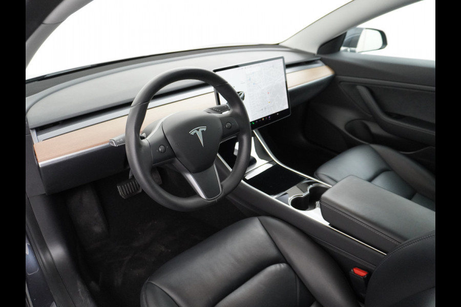 Tesla Model 3 SR+60kWh 325PK 18" AutoPilot FSD-computer 3 Premium Luidsprekers  Leer PanoDak Adaptive cruise Camera's Elektr.-Stuur+Stoelen+Sp Ecc Navigatiesysteem full map LED-a+v Comfortstoelen ACC Dual-ECC DAB Voorverwarmen interieur via App Keyless via Telefoonsleutel One-Pedal-Drive Orig. nlse auto tot 11kw laden thuis! Garantie Accu tot  05-11-2027 max 160.000km 1.584kg licht!