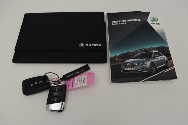 Škoda Superb 1.5 TSI Business Edition | Trekhaak | Stoelverwarming | Carplay | Camera | Full LED | Keyless | Navigatie | Memory