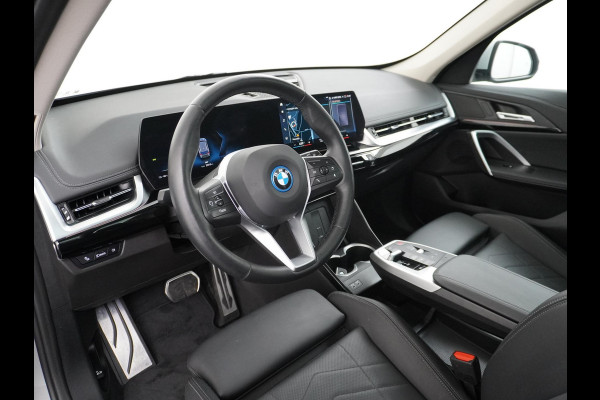 BMW iX1 xDrive30 Launch Edition 67 kWh ORIG. NL. NAP KM. | LEDER | PANO | ELEK. STOEL