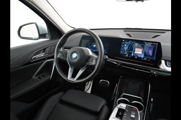 BMW iX1 xDrive30 Launch Edition 67 kWh ORIG. NL. NAP KM. | LEDER | PANO | ELEK. STOEL