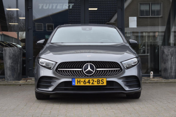 Mercedes-Benz A-Klasse 180 AMG | NIGHT PAKKET | CAMERA | APPLE CARPLAY | ANDROID AUTO | DEALER ONDERHOUDEN | NAP | STOELVERWARMING