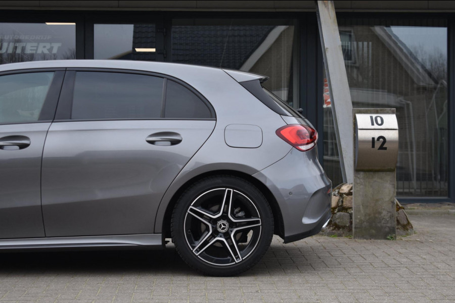 Mercedes-Benz A-Klasse 180 AMG | NIGHT PAKKET | CAMERA | APPLE CARPLAY | ANDROID AUTO | DEALER ONDERHOUDEN | NAP | STOELVERWARMING