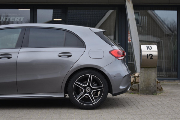 Mercedes-Benz A-Klasse 180 AMG | NIGHT PAKKET | CAMERA | APPLE CARPLAY | ANDROID AUTO | DEALER ONDERHOUDEN | NAP | STOELVERWARMING