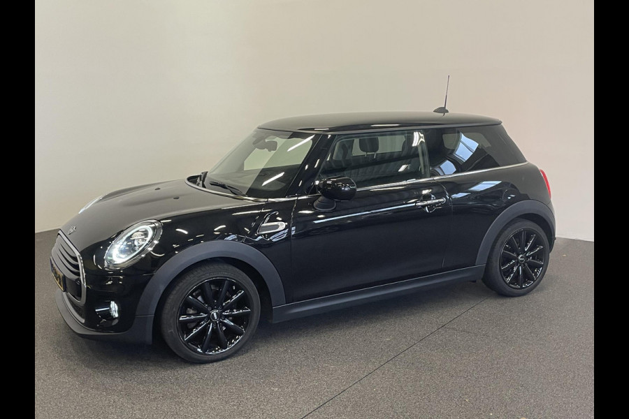 MINI Mini 1.5 Cooper Chili Airco Navi Carplay Full LED PDC Digital Cockpit Adaptive Cruise Control 17" Cosmos Spoke Wheels