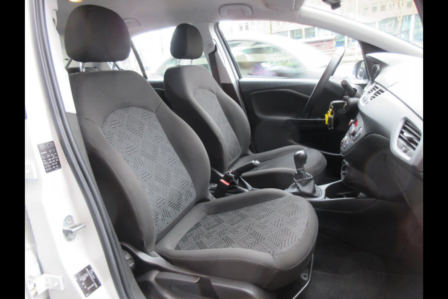 Opel Corsa 1.4 Favourite 5 Deurs Airco PDC