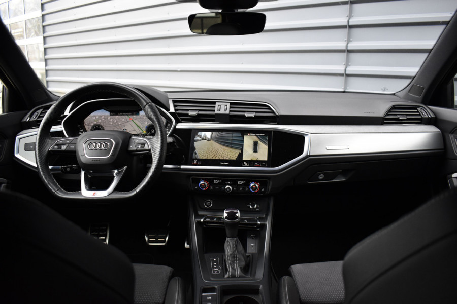 Audi Q3 Sportback 45 TFSI e S Line | ACC | Matrix LED | 20'' Velgen | Keyless Entry | Stoelverwarming | CarPlay | Donker getint glas |