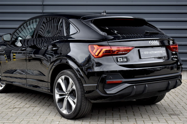 Audi Q3 Sportback 45 TFSI e S Line | ACC | Matrix LED | 20'' Velgen | Keyless Entry | Stoelverwarming | CarPlay | Donker getint glas |