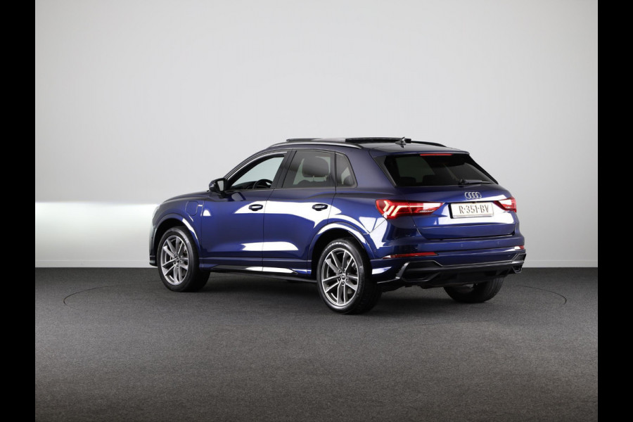 Audi Q3 45 TFSI e S edition 245pk | Panoramadak | Lederen bekleding | Parkeercamera | Verwarmbare voorstoelen
