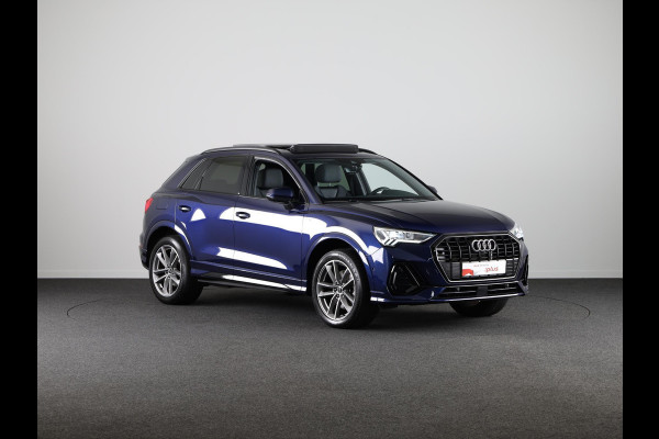 Audi Q3 45 TFSI e S edition 245pk | Panoramadak | Lederen bekleding | Parkeercamera | Verwarmbare voorstoelen
