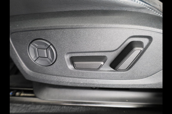 Audi Q3 45 TFSI e S edition 245pk | Panoramadak | Lederen bekleding | Parkeercamera | Verwarmbare voorstoelen