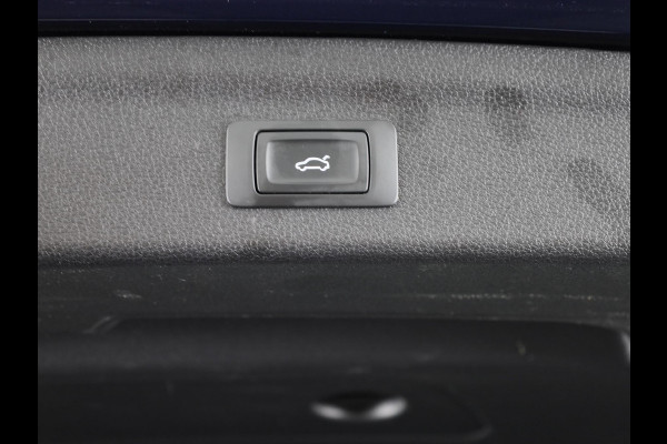 Audi Q3 45 TFSI e S edition 245pk | Panoramadak | Lederen bekleding | Parkeercamera | Verwarmbare voorstoelen