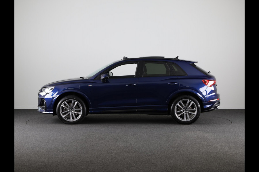 Audi Q3 45 TFSI e S edition 245pk | Panoramadak | Lederen bekleding | Parkeercamera | Verwarmbare voorstoelen