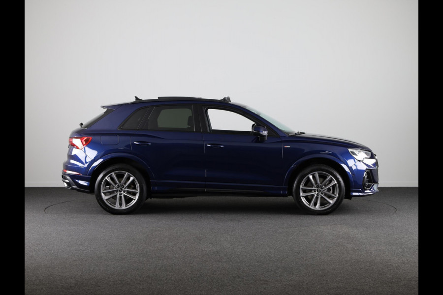 Audi Q3 45 TFSI e S edition 245pk | Panoramadak | Lederen bekleding | Parkeercamera | Verwarmbare voorstoelen
