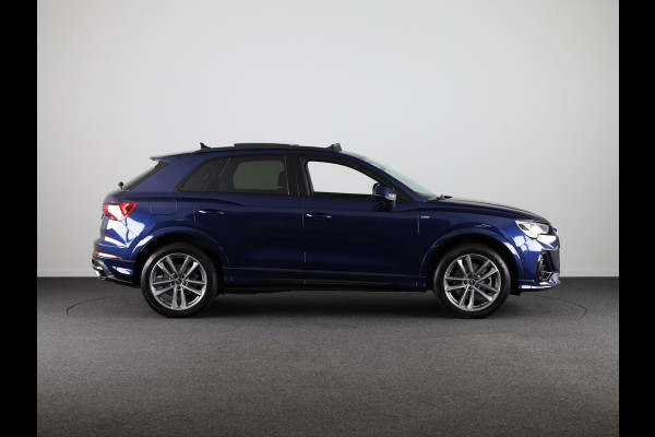 Audi Q3 45 TFSI e S edition 245pk | Panoramadak | Lederen bekleding | Parkeercamera | Verwarmbare voorstoelen