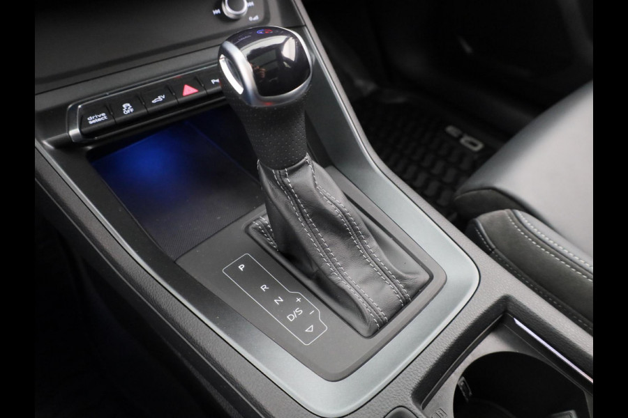 Audi Q3 45 TFSI e S edition 245pk | Panoramadak | Lederen bekleding | Parkeercamera | Verwarmbare voorstoelen