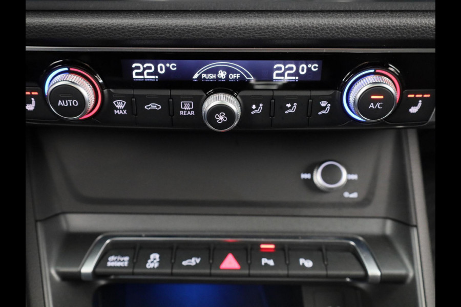 Audi Q3 45 TFSI e S edition 245pk | Panoramadak | Lederen bekleding | Parkeercamera | Verwarmbare voorstoelen