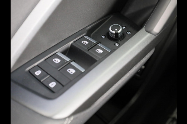 Audi Q3 45 TFSI e S edition 245pk | Panoramadak | Lederen bekleding | Parkeercamera | Verwarmbare voorstoelen