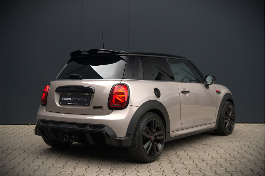 MINI Mini 2.0 Cooper S John Cooper Works | Navigatie | Cruise Control | Apple Carplay | Stoelverwarming | Keyless | Ambiance Verlichting | Automaat | JCW | LED | Parkeersensoren Achter | DAB | Leder | Union Jack