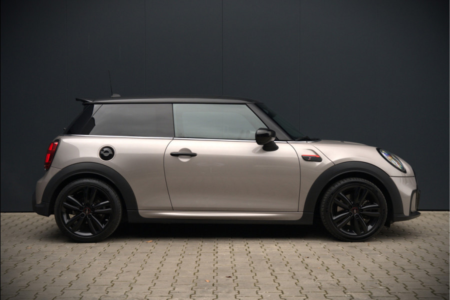 MINI Mini 2.0 Cooper S John Cooper Works | Navigatie | Cruise Control | Apple Carplay | Stoelverwarming | Keyless | Ambiance Verlichting | Automaat | JCW | LED | Parkeersensoren Achter | DAB | Leder | Union Jack