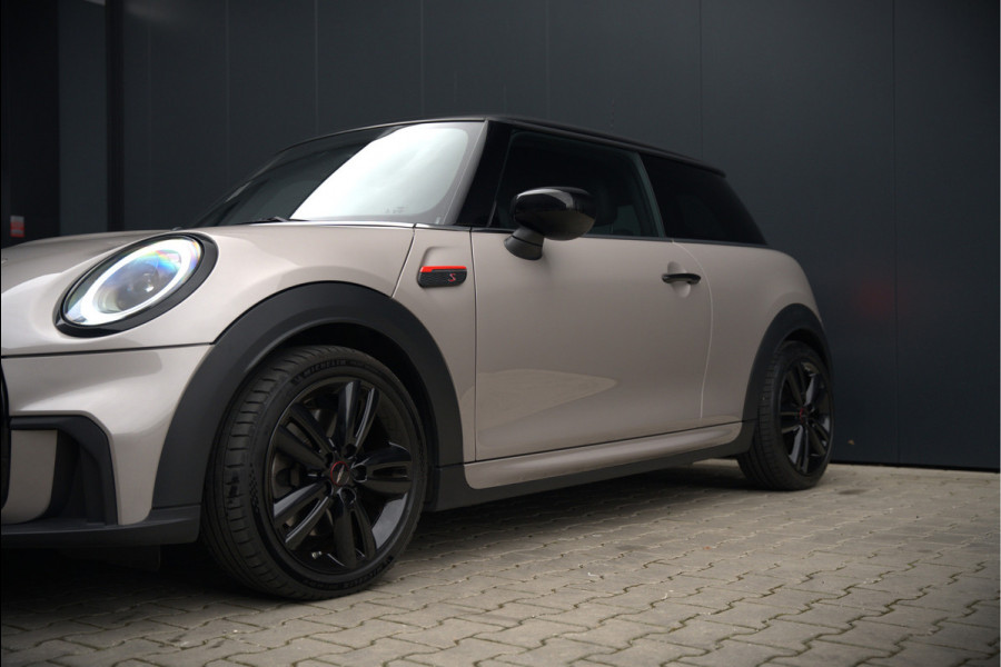 MINI Mini 2.0 Cooper S John Cooper Works | Navigatie | Cruise Control | Apple Carplay | Stoelverwarming | Keyless | Ambiance Verlichting | Automaat | JCW | LED | Parkeersensoren Achter | DAB | Leder | Union Jack