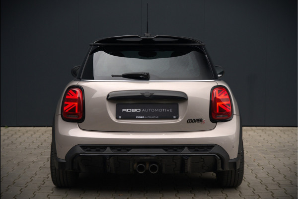 MINI Mini 2.0 Cooper S John Cooper Works | Navigatie | Cruise Control | Apple Carplay | Stoelverwarming | Keyless | Ambiance Verlichting | Automaat | JCW | LED | Parkeersensoren Achter | DAB | Leder | Union Jack