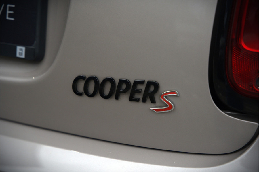 MINI Mini 2.0 Cooper S John Cooper Works | Navigatie | Cruise Control | Apple Carplay | Stoelverwarming | Keyless | Ambiance Verlichting | Automaat | JCW | LED | Parkeersensoren Achter | DAB | Leder | Union Jack