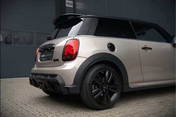 MINI Mini 2.0 Cooper S John Cooper Works | Navigatie | Cruise Control | Apple Carplay | Stoelverwarming | Keyless | Ambiance Verlichting | Automaat | JCW | LED | Parkeersensoren Achter | DAB | Leder | Union Jack