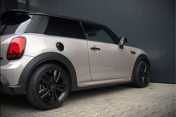 MINI Mini 2.0 Cooper S John Cooper Works | Navigatie | Cruise Control | Apple Carplay | Stoelverwarming | Keyless | Ambiance Verlichting | Automaat | JCW | LED | Parkeersensoren Achter | DAB | Leder | Union Jack