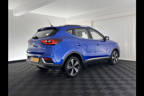 MG ZS EV Luxury 45 kWh (INCL-BTW) *PANO | FULL-LEATHER | CCS-FASTLOADER | KEYLESS | NAVI-FULLMAP | ADAPTIVE-CRUISE | CAMERA | HEATED-SEATS | CARPLAY | LANE-ASSIST | SPORT-SEATS | 17"ALU*