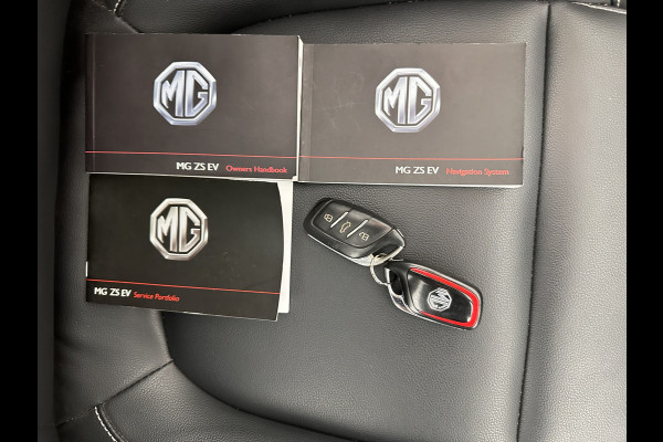 MG ZS EV Luxury 45 kWh (INCL-BTW) *PANO | FULL-LEATHER | CCS-FASTLOADER | KEYLESS | NAVI-FULLMAP | ADAPTIVE-CRUISE | CAMERA | HEATED-SEATS | CARPLAY | LANE-ASSIST | SPORT-SEATS | 17"ALU*