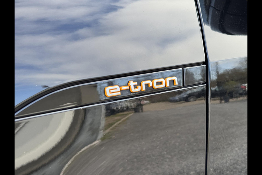 Audi e-tron e-tron 50 quattro Launch edition plus 71 kWh 2e Eigenaar,Navi,Clima,Cruise,Schuifdak,22" LM Velgen,Stoelverwarming,Trekhaak,Leder,BTW Auto,N.A.P,APK tot 12-2025