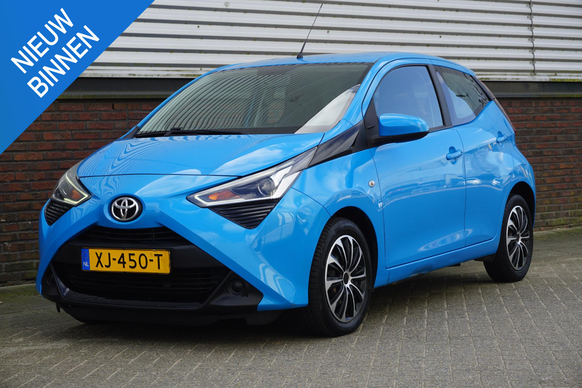 Toyota Aygo 1.0 VVT-i x-play/Camera/Apple Carplay Navigatie /LED/Rijklaarprijs