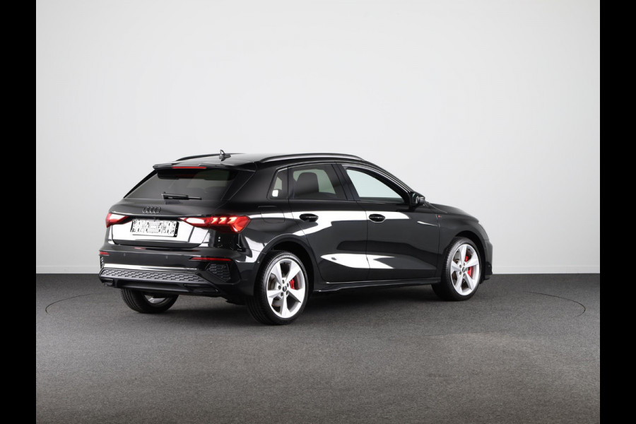 Audi A3 Sportback 45 TFSI e S edition Competition 245 pk S-tronic | Navigatie | Parkeersensoren (Park assist) | Achteruitrijcamera | Adaptieve cruise control | Stoelverwarming | S-line |