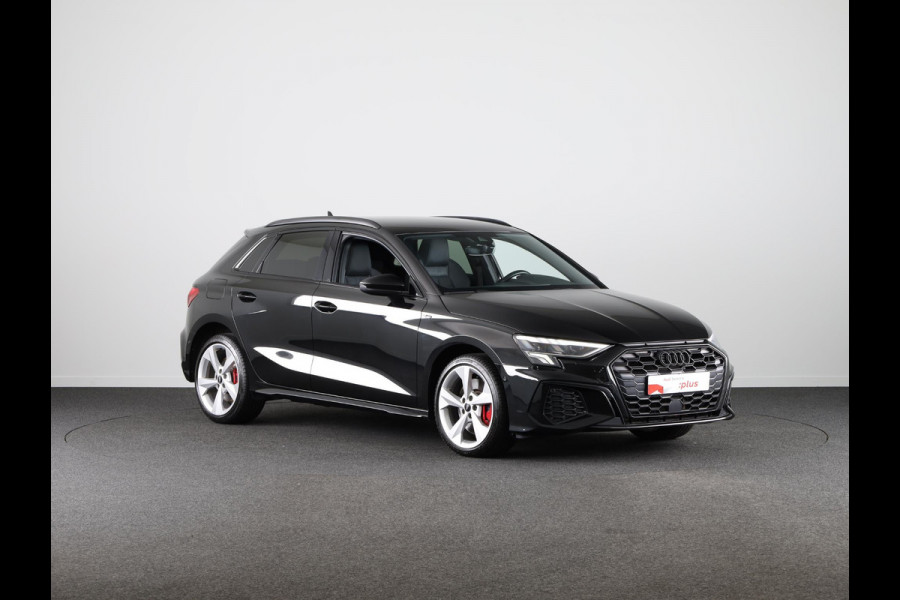 Audi A3 Sportback 45 TFSI e S edition Competition 245 pk S-tronic | Navigatie | Parkeersensoren (Park assist) | Achteruitrijcamera | Adaptieve cruise control | Stoelverwarming | S-line |