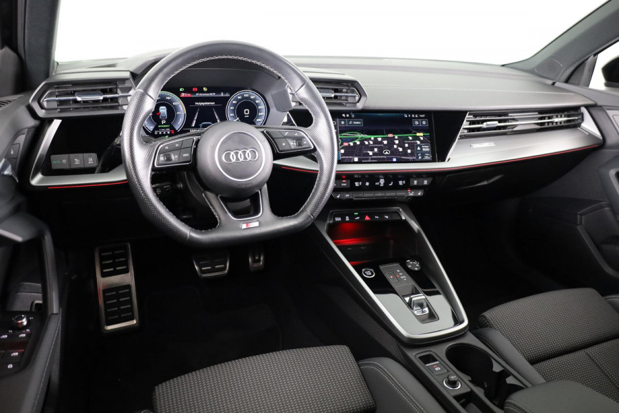 Audi A3 Sportback 45 TFSI e S edition Competition 245 pk S-tronic | Navigatie | Parkeersensoren (Park assist) | Achteruitrijcamera | Adaptieve cruise control | Stoelverwarming | S-line |