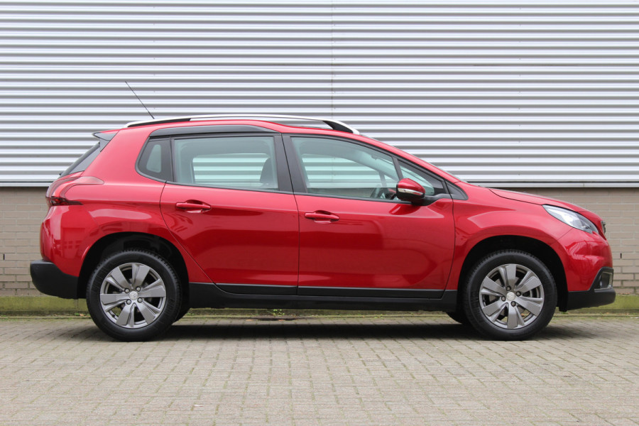 Peugeot 2008 1.2 PureTech Blue Lion | Panoramadak | Trekhaak | Navigatie | Bluetooth