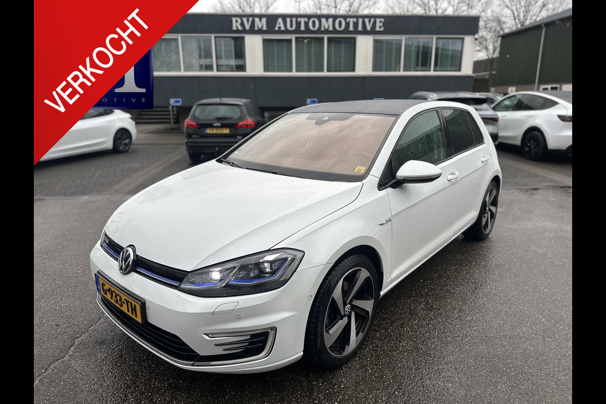 Volkswagen e-Golf e-Golf | VIRTUAL DASH | STOELVERWARMING | CAMERA | WARMTEPOMP | TREKHAAK | DYNAMISCHE VERLICHTING | FULL OPTION!