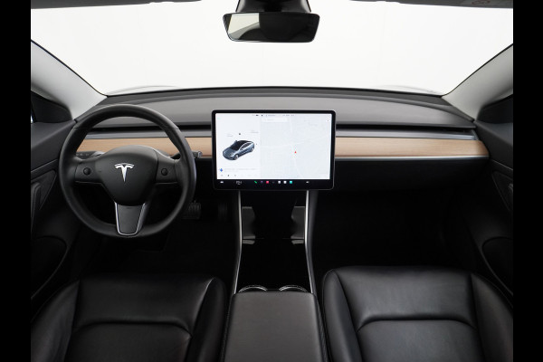 Tesla Model 3 SR+60kWh 325PK 19" AutoPilot Leer PanoDak Adaptive cruise Camera's Elektr.-Stuur+Stoelen+Spiegels+Geheugen+Easy-Entry+Verwarmde  Ecc Navigatiesysteem full map LED-a+v Comfortstoel(en) ACC Dual-ECC DAB Voorverwarmen interieur via App Keyless via Telefoonsleutel One-Pedal-Drive Orig. nlse auto tot 11kw laden thuis ! Garantie Accu tot  14-12-2027 max 160.000km 1584kg licht!