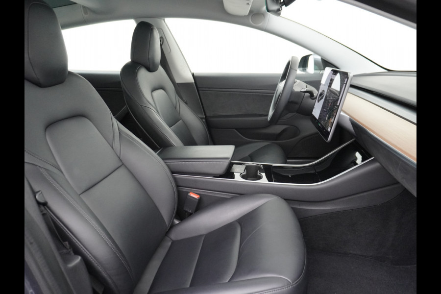 Tesla Model 3 Long Range 75kWh 2020 463PK 19" Mistl. Full-Self-Driving-Computer 3 Telefoon-Sleutel Premium Audio 4wd Lmv AutoPilot Panoramadak Stoel en achterbank verwarming Keyless Electr.Stoelen+Memory+Easy-Entry WiFi Origineel Nederlandse auto Grootste accu, Tot 16,5kwh thuis laden. Accu garantie tot 13-01-2028 / 192.000km