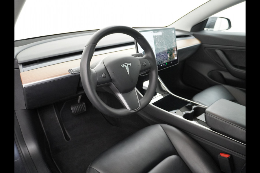 Tesla Model 3 Long Range 75kWh 2020 463PK 19" Mistl. Full-Self-Driving-Computer 3 Telefoon-Sleutel Premium Audio 4wd Lmv AutoPilot Panoramadak Stoel en achterbank verwarming Keyless Electr.Stoelen+Memory+Easy-Entry WiFi Origineel Nederlandse auto Grootste accu, Tot 16,5kwh thuis laden. Accu garantie tot 13-01-2028 / 192.000km