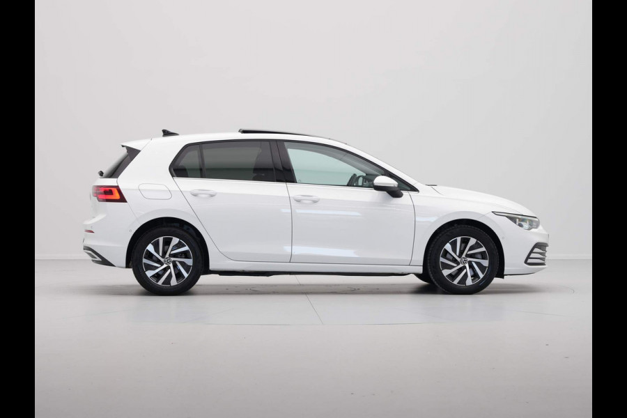 Volkswagen Golf 1.4 eHybrid Style Panorama iQ Light Side Assist Stoelverwarming 159