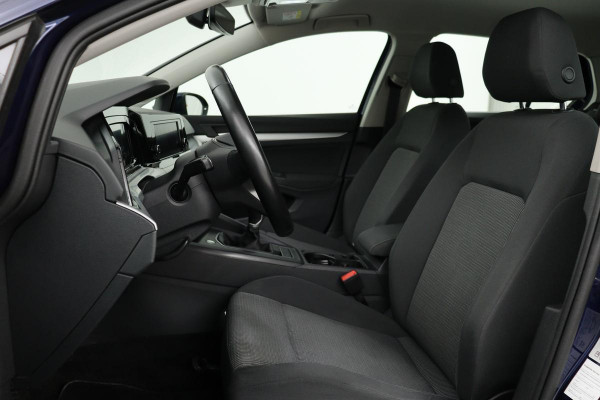 Volkswagen Golf 1.0 TSI | Carplay | Adaptive cruise | PDC | Full LED | Active Info Display | Bluetooth | Regensensor